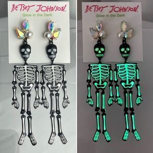 NWT Betsey Johnson Glow in the Dark & Crystal Skeleton Halloween Dangle Earring